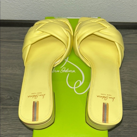 Sam Edelman Women Dawson Puffed Slide Sandals, Butter Yellow Leather - Picture 5 of 8